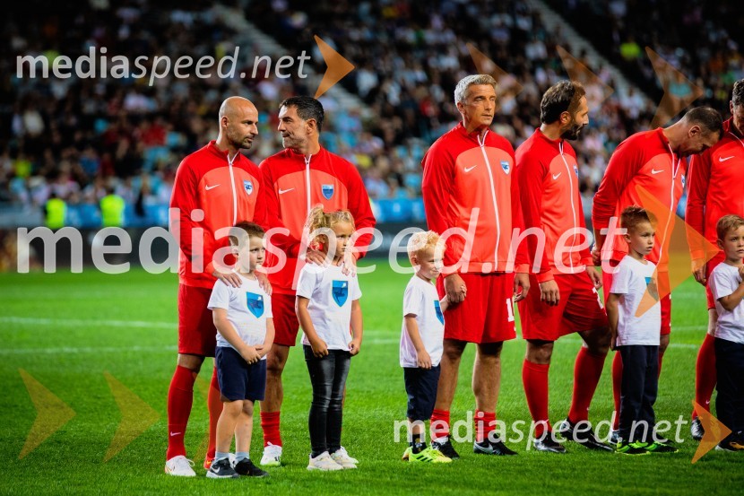 Dobrodelna tekma: Svetovne zvezde nogometa za žrtve poplav