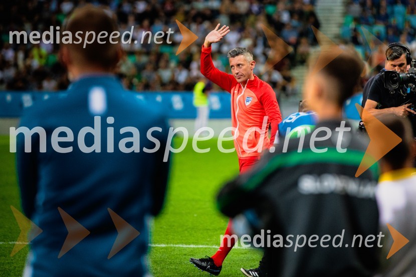 Dobrodelna tekma: Svetovne zvezde nogometa za žrtve poplav