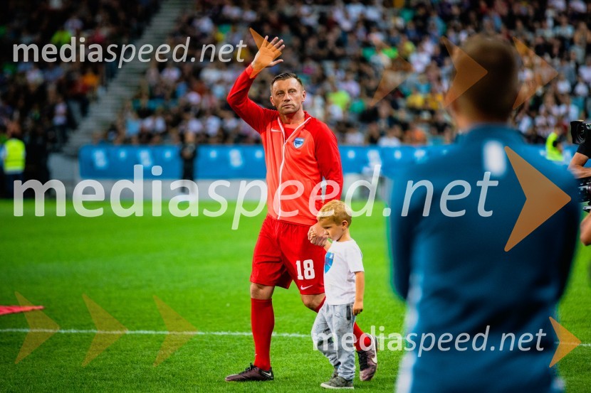 Dobrodelna tekma: Svetovne zvezde nogometa za žrtve poplav