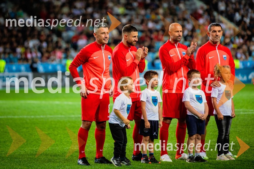 Dobrodelna tekma: Svetovne zvezde nogometa za žrtve poplav