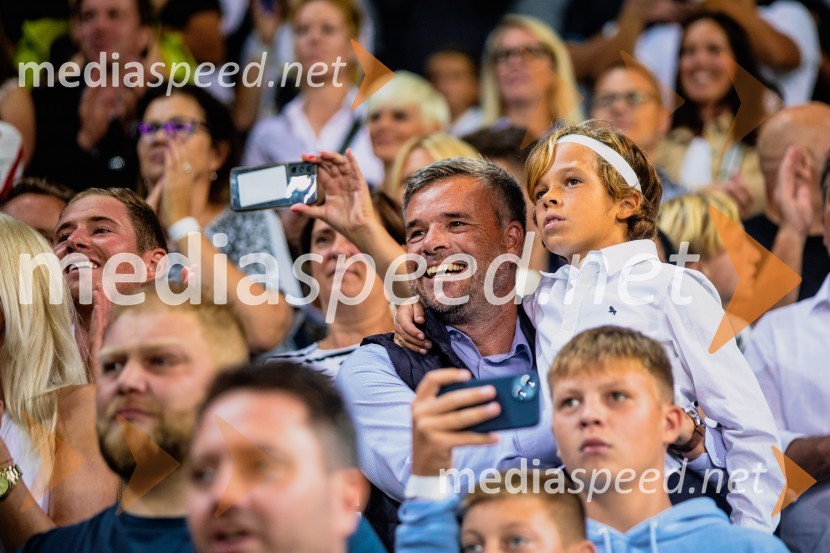 Dobrodelna tekma: Svetovne zvezde nogometa za žrtve poplav