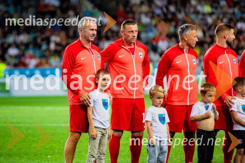Dobrodelna tekma: Svetovne zvezde nogometa za žrtve poplav