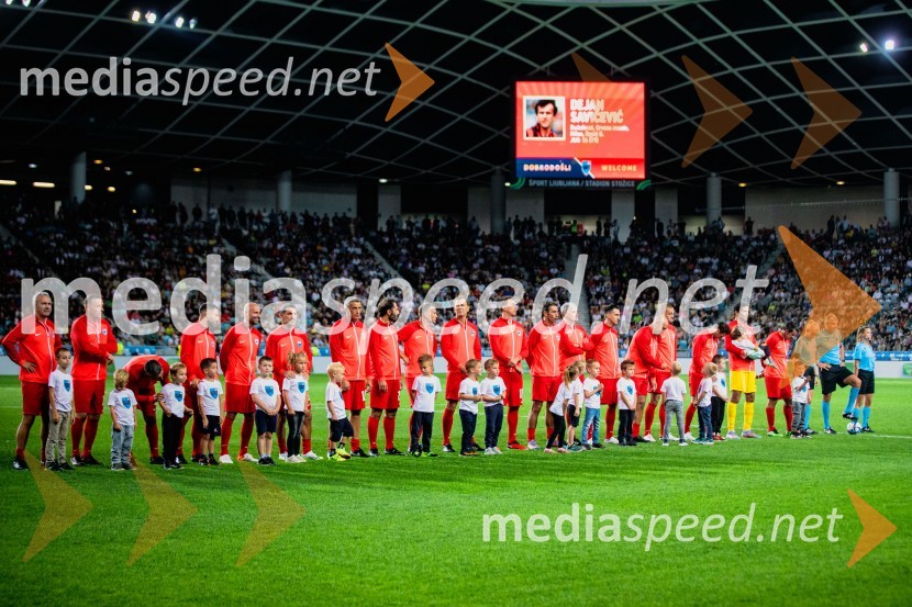 Dobrodelna tekma: Svetovne zvezde nogometa za žrtve poplav