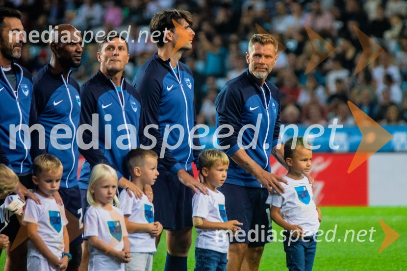 Dobrodelna tekma: Svetovne zvezde nogometa za žrtve poplav