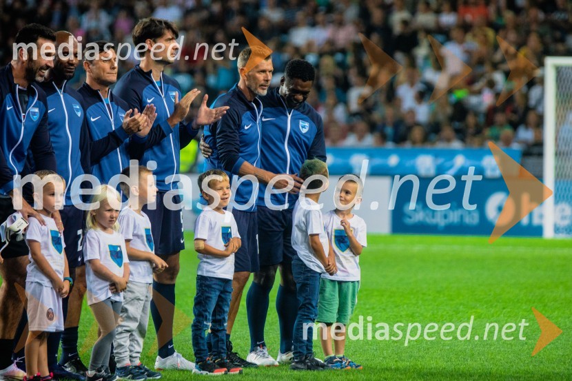 Dobrodelna tekma: Svetovne zvezde nogometa za žrtve poplav