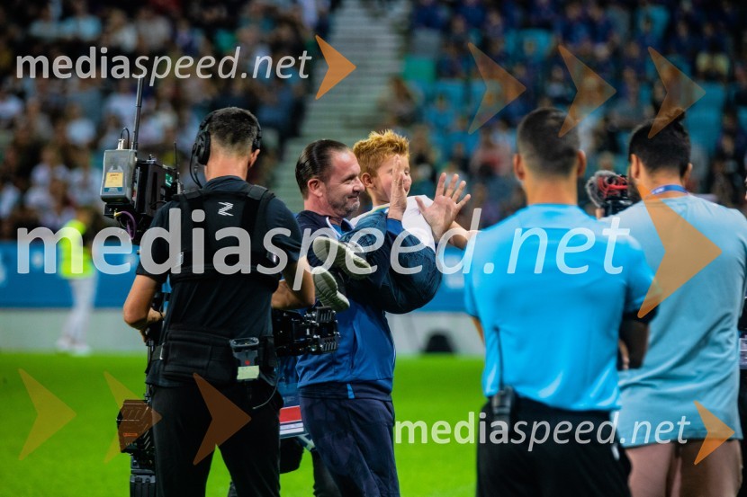 Dobrodelna tekma: Svetovne zvezde nogometa za žrtve poplav