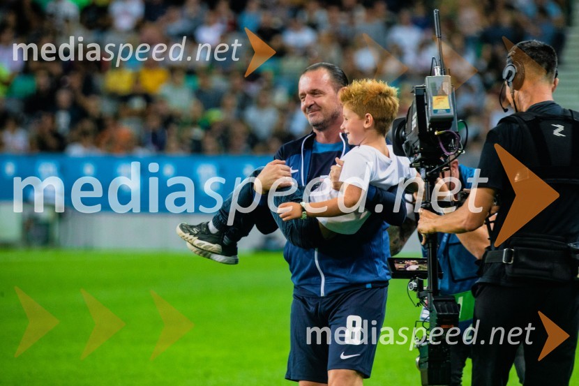 Dobrodelna tekma: Svetovne zvezde nogometa za žrtve poplav