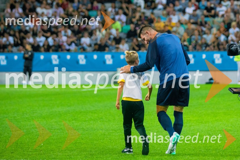 Dobrodelna tekma: Svetovne zvezde nogometa za žrtve poplav