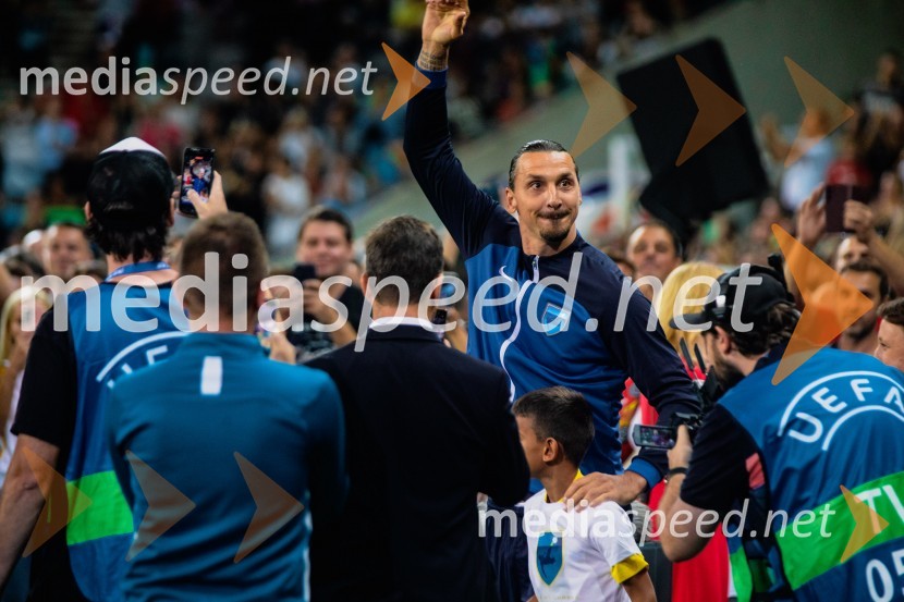 Dobrodelna tekma: Svetovne zvezde nogometa za žrtve poplav