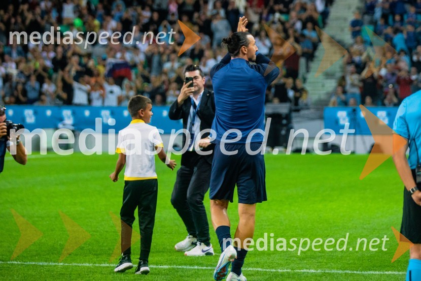 Dobrodelna tekma: Svetovne zvezde nogometa za žrtve poplav