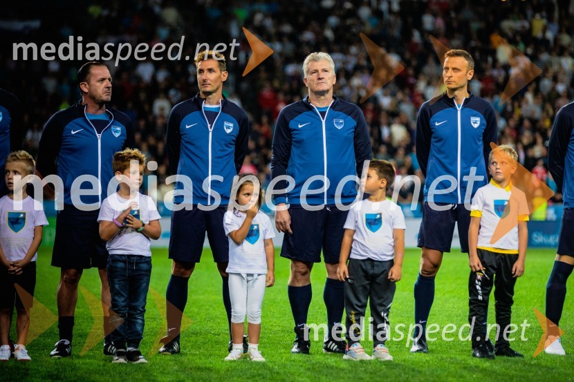 Dobrodelna tekma: Svetovne zvezde nogometa za žrtve poplav