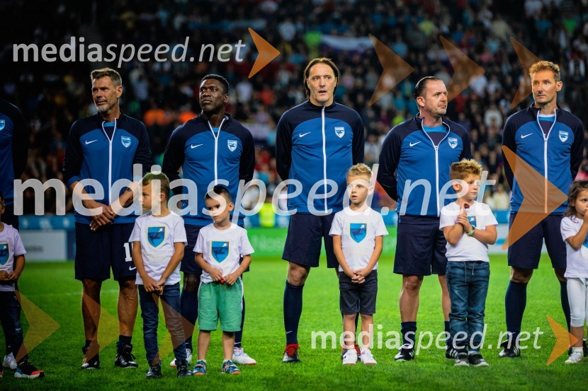 Dobrodelna tekma: Svetovne zvezde nogometa za žrtve poplav