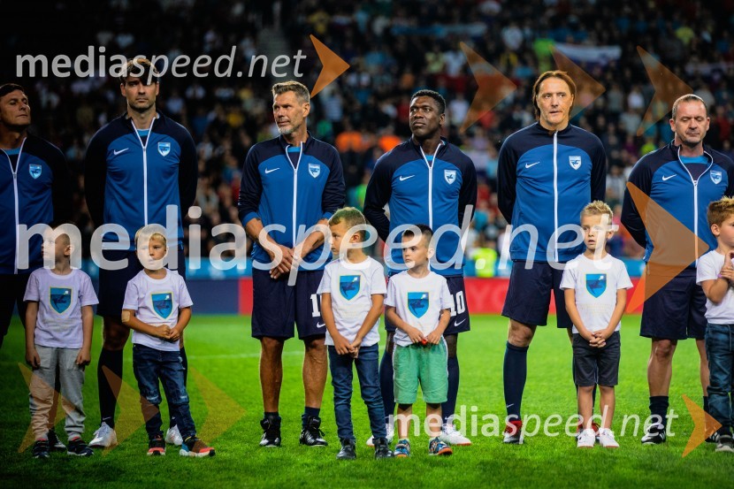 Dobrodelna tekma: Svetovne zvezde nogometa za žrtve poplav