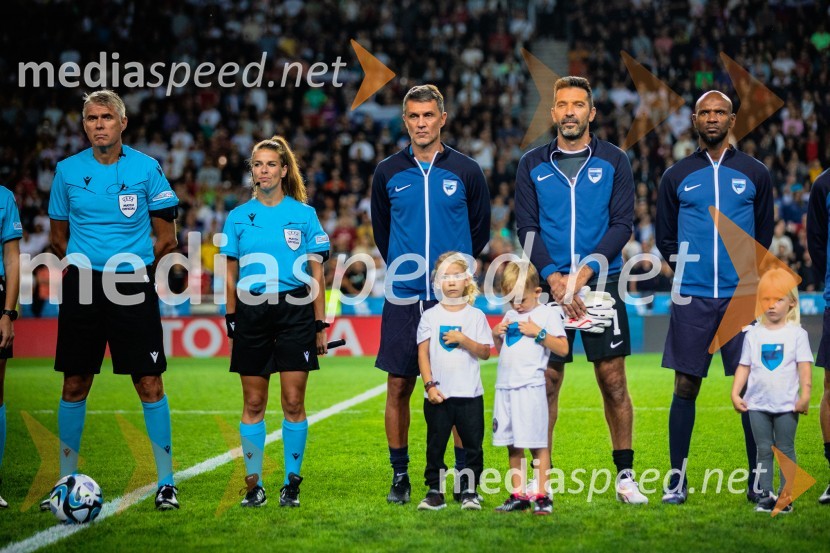 Dobrodelna tekma: Svetovne zvezde nogometa za žrtve poplav