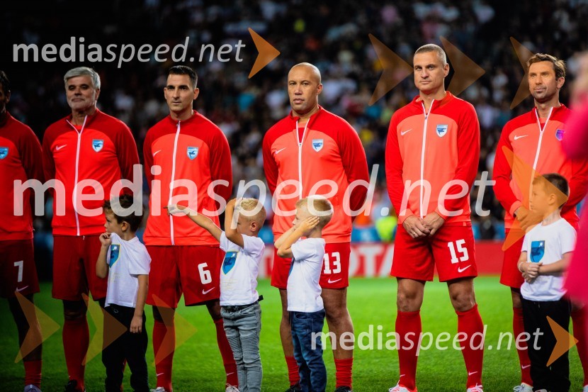 Dobrodelna tekma: Svetovne zvezde nogometa za žrtve poplav