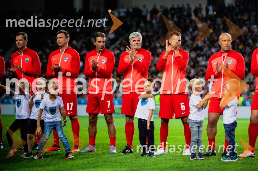Dobrodelna tekma: Svetovne zvezde nogometa za žrtve poplav