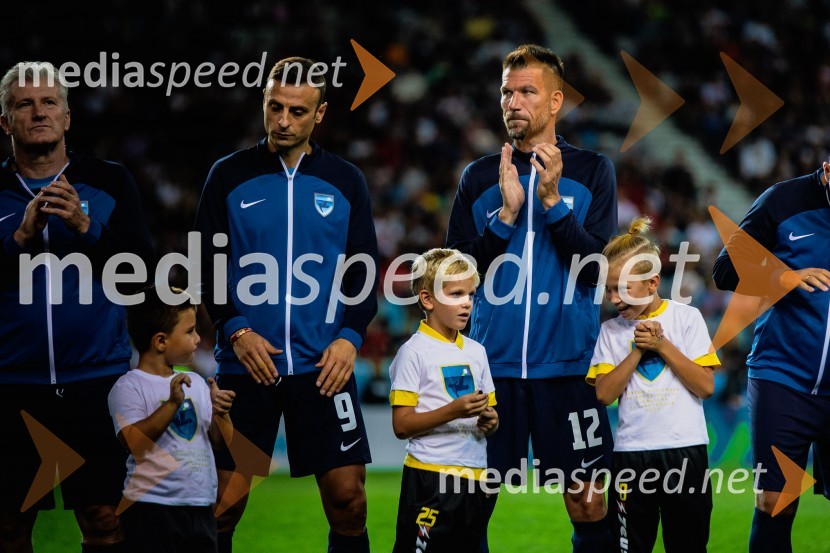 Dobrodelna tekma: Svetovne zvezde nogometa za žrtve poplav