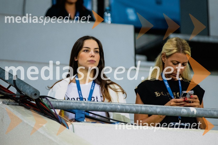 Dobrodelna tekma: Svetovne zvezde nogometa za žrtve poplav