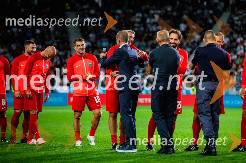 Dobrodelna tekma: Svetovne zvezde nogometa za žrtve poplav