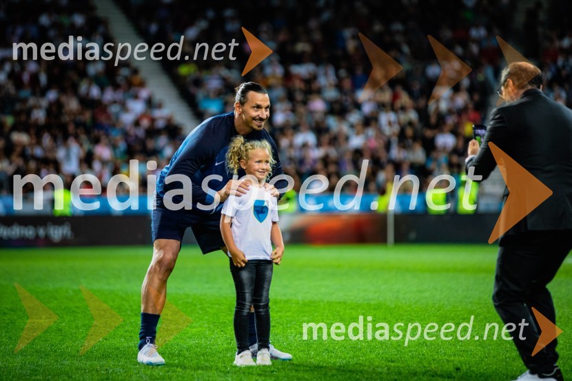 Dobrodelna tekma: Svetovne zvezde nogometa za žrtve poplav