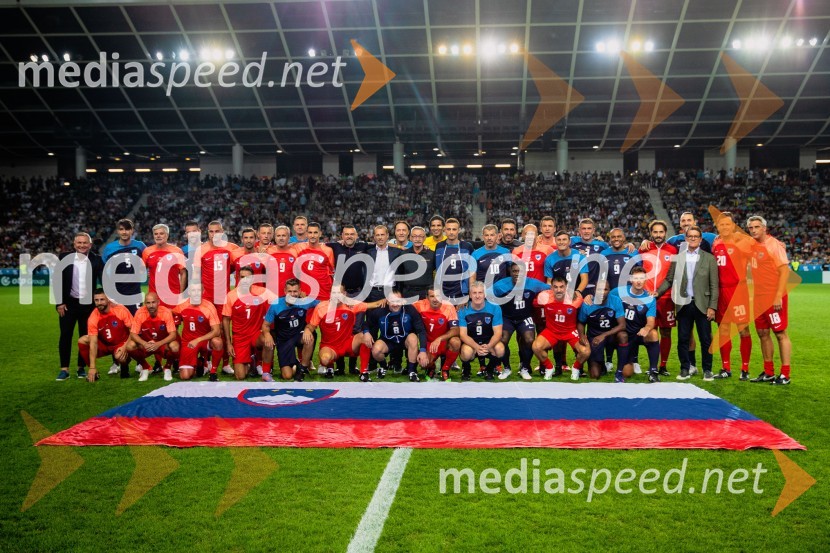 Dobrodelna tekma: Svetovne zvezde nogometa za žrtve poplav