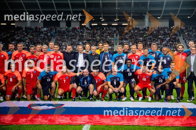 Dobrodelna tekma: Svetovne zvezde nogometa za žrtve poplav