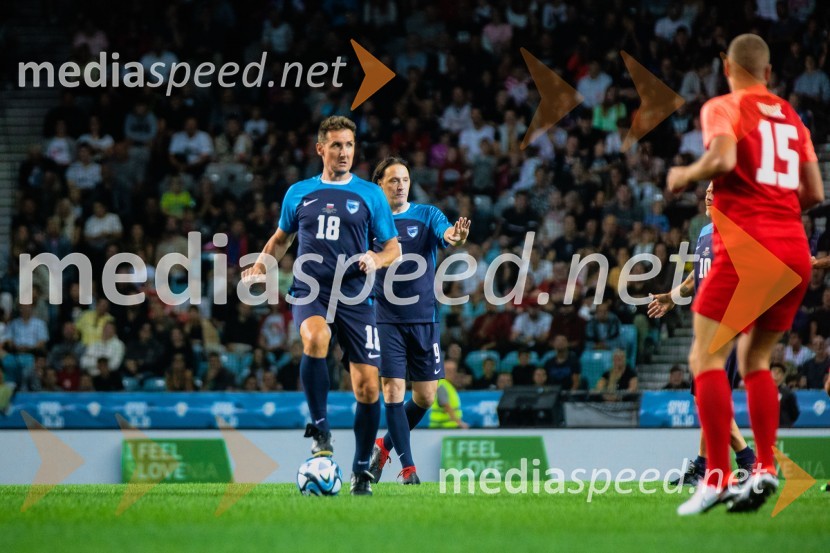 Dobrodelna tekma: Svetovne zvezde nogometa za žrtve poplav