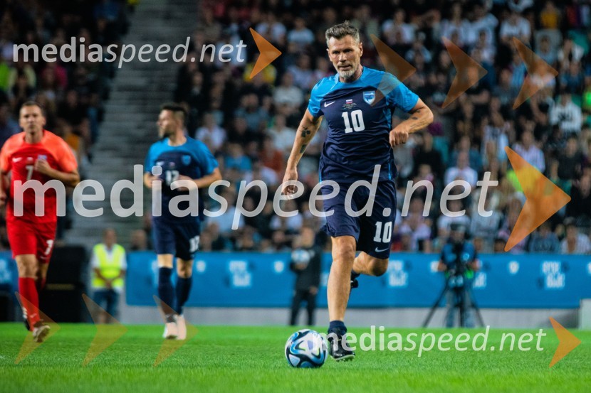 Dobrodelna tekma: Svetovne zvezde nogometa za žrtve poplav