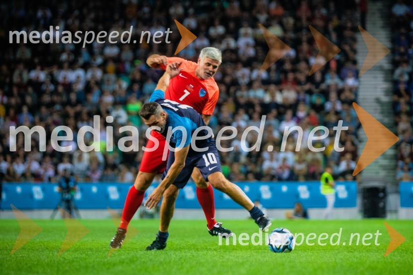 Dobrodelna tekma: Svetovne zvezde nogometa za žrtve poplav