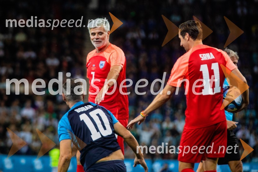 Dobrodelna tekma: Svetovne zvezde nogometa za žrtve poplav