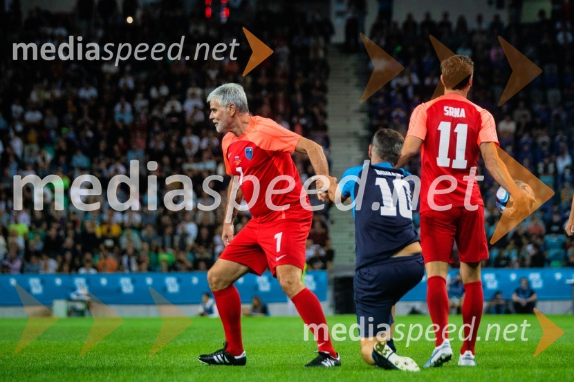 Dobrodelna tekma: Svetovne zvezde nogometa za žrtve poplav