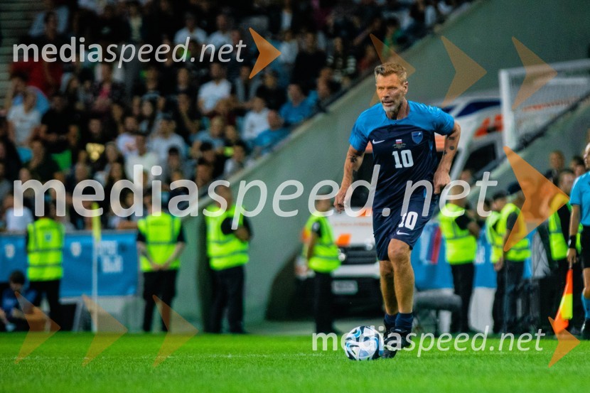 Dobrodelna tekma: Svetovne zvezde nogometa za žrtve poplav