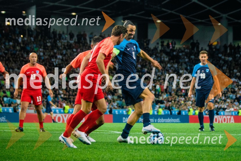 Dobrodelna tekma: Svetovne zvezde nogometa za žrtve poplav