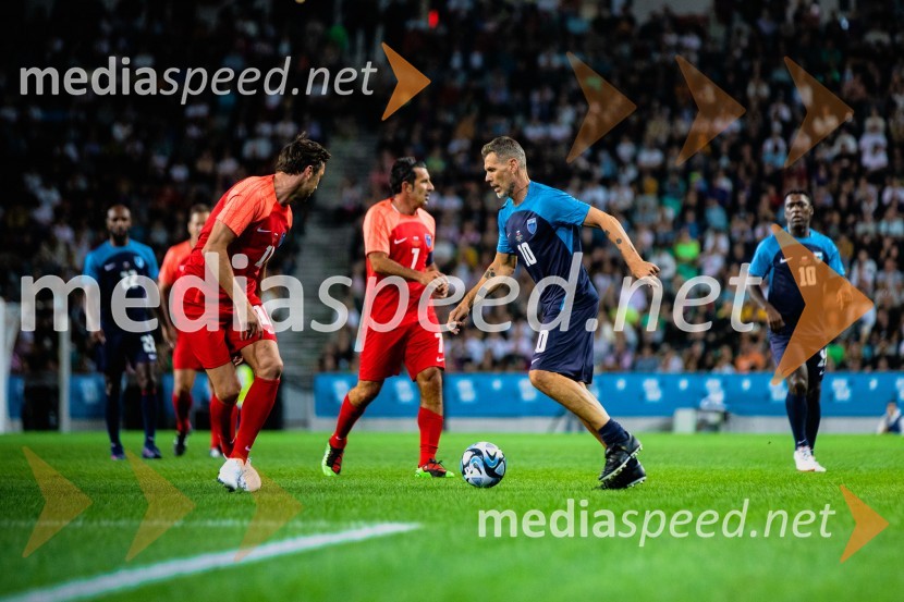 Dobrodelna tekma: Svetovne zvezde nogometa za žrtve poplav