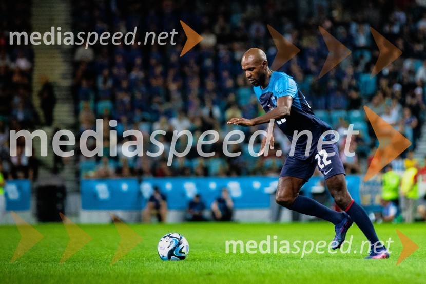 Dobrodelna tekma: Svetovne zvezde nogometa za žrtve poplav