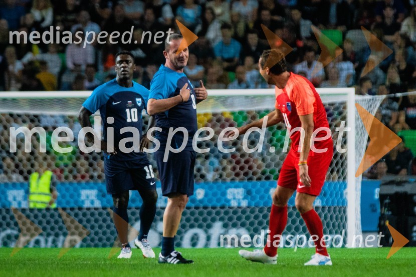 Dobrodelna tekma: Svetovne zvezde nogometa za žrtve poplav