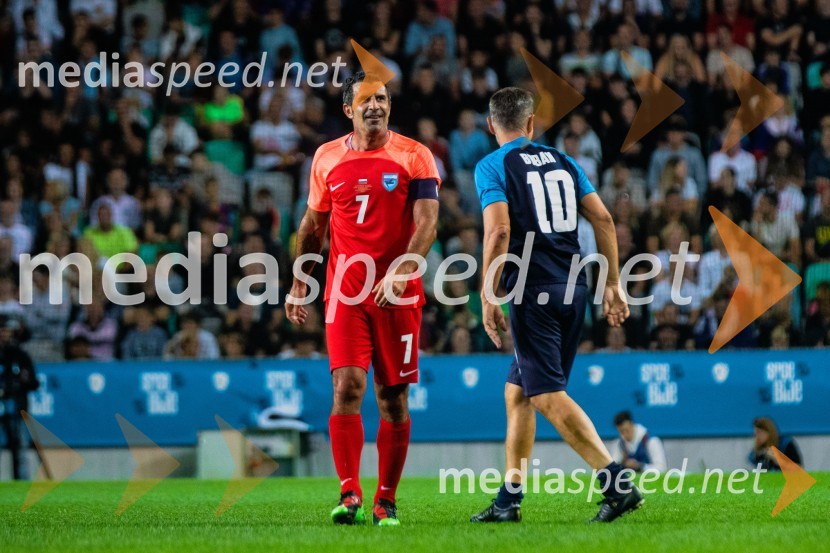 Dobrodelna tekma: Svetovne zvezde nogometa za žrtve poplav