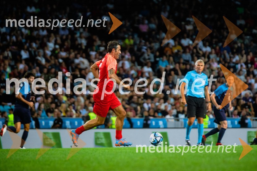 Dobrodelna tekma: Svetovne zvezde nogometa za žrtve poplav