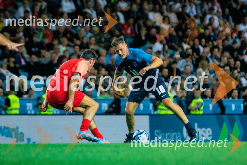 Dobrodelna tekma: Svetovne zvezde nogometa za žrtve poplav