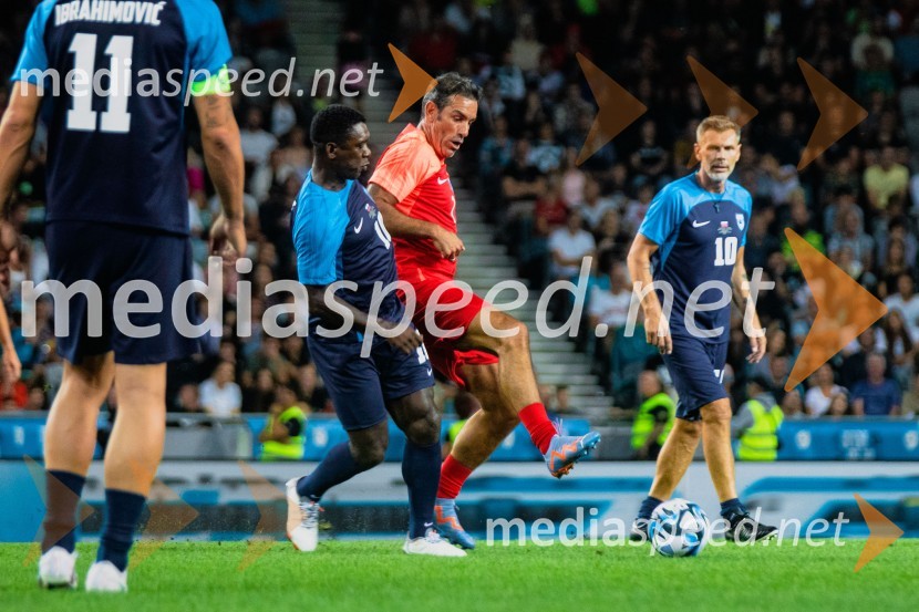 Dobrodelna tekma: Svetovne zvezde nogometa za žrtve poplav