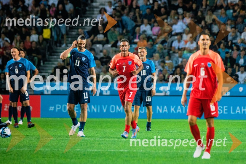 Dobrodelna tekma: Svetovne zvezde nogometa za žrtve poplav