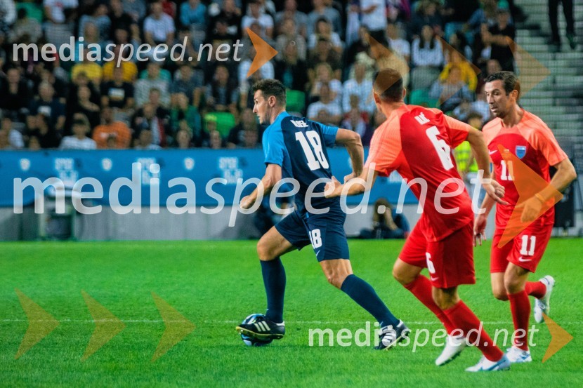 Dobrodelna tekma: Svetovne zvezde nogometa za žrtve poplav