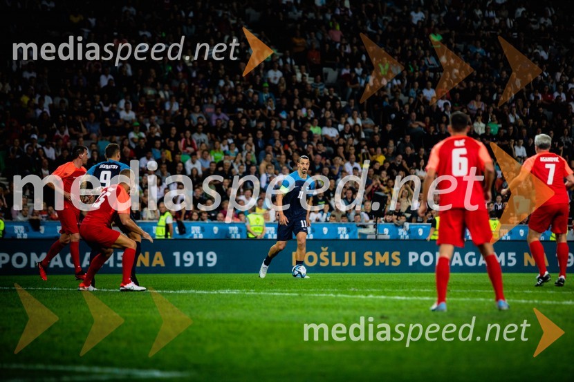 Dobrodelna tekma: Svetovne zvezde nogometa za žrtve poplav