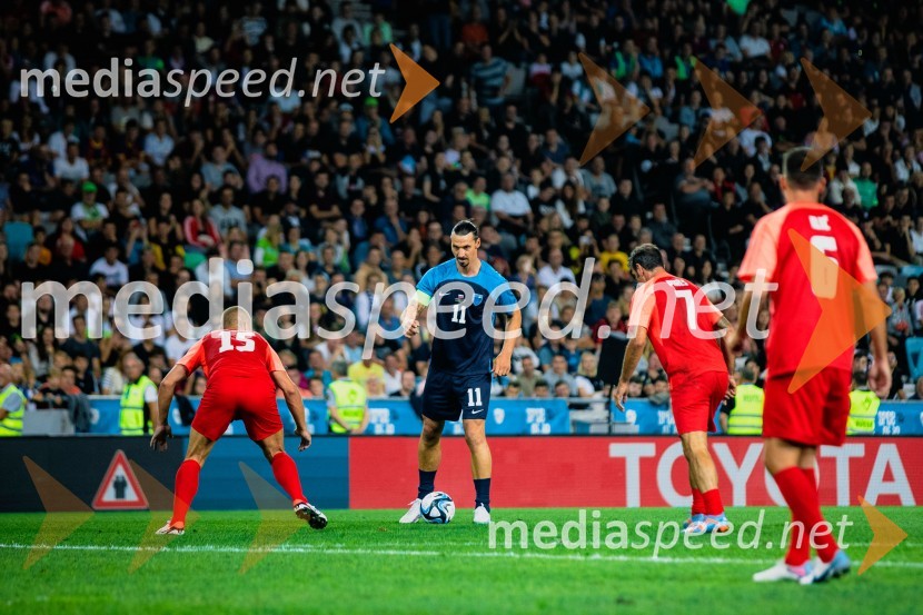 Dobrodelna tekma: Svetovne zvezde nogometa za žrtve poplav