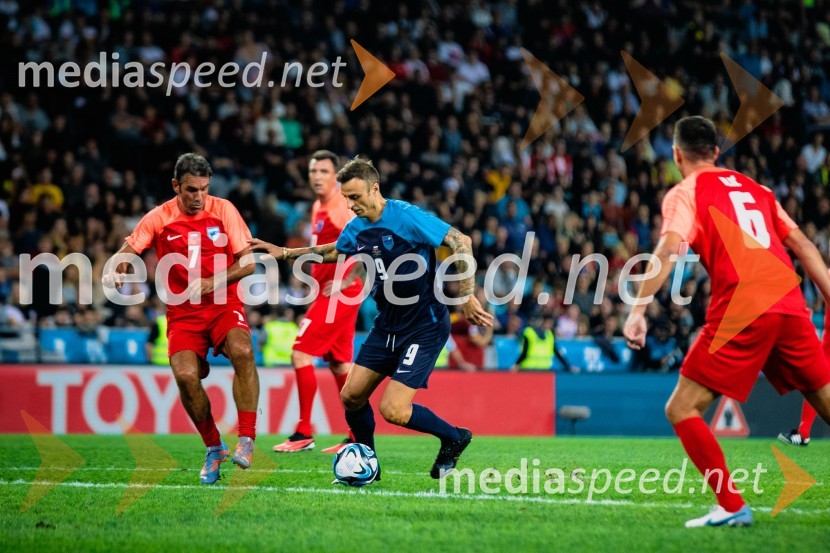 Dobrodelna tekma: Svetovne zvezde nogometa za žrtve poplav