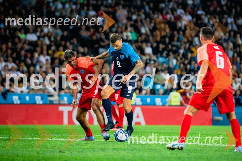 Dobrodelna tekma: Svetovne zvezde nogometa za žrtve poplav