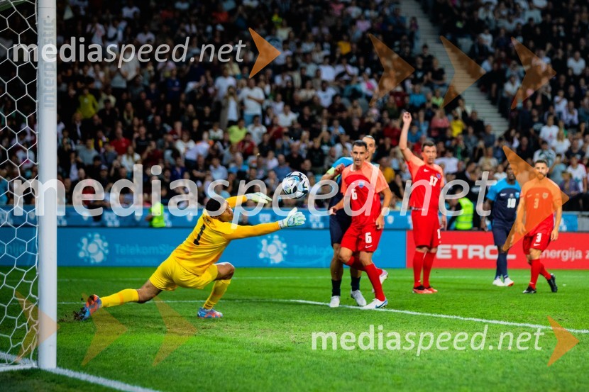 Dobrodelna tekma: Svetovne zvezde nogometa za žrtve poplav