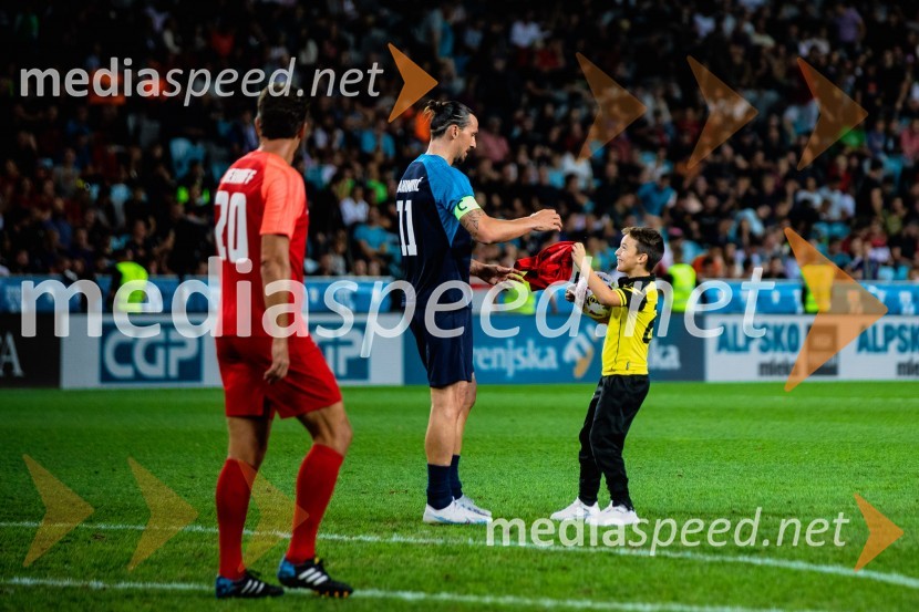 Dobrodelna tekma: Svetovne zvezde nogometa za žrtve poplav