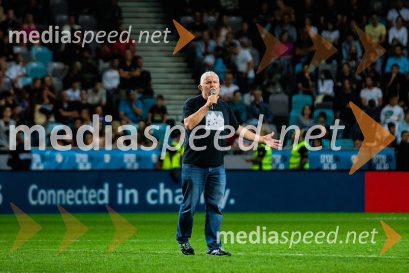 Dobrodelna tekma: Svetovne zvezde nogometa za žrtve poplav