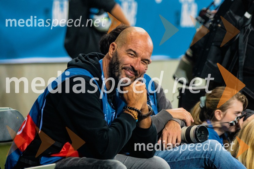 Dobrodelna tekma: Svetovne zvezde nogometa za žrtve poplav